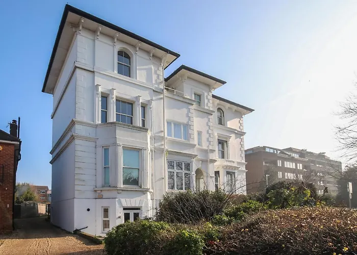 Riverside Central Kingston Flat 1B